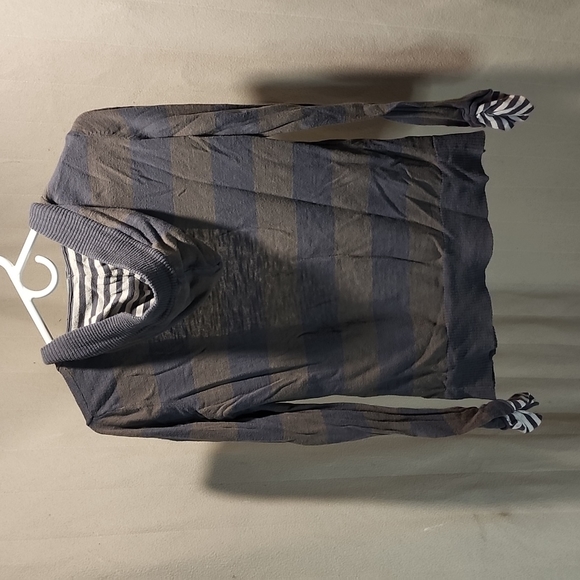 3/$10 Maurices Light Weight Long Sleeve Sweater Size Medium M - Picture 4 of 4